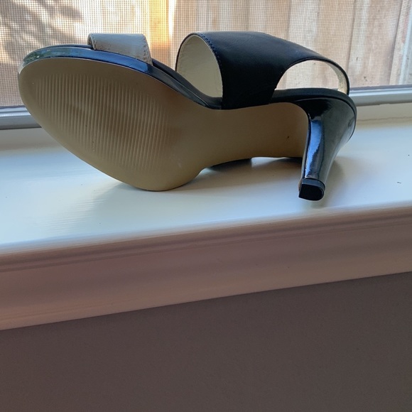 Black and White dressy AK Open Toe Heel - Picture 7 of 7